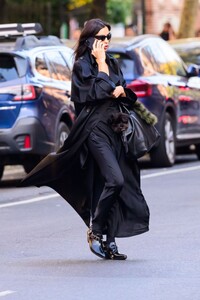 irina-shayk-in-all-black-out-running-errands-in-new-york-11-06-2024-5.jpg