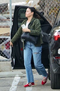 jenna-dewan-out-and-about-in-los-angeles-11-12-2024-3.jpg