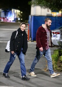 jennifer-garner-and-ben-affleck-leaves-an-event-in-brentwood-10-18-2024-2.jpg