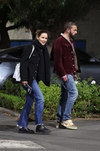 jennifer-garner-and-ben-affleck-leaves-an-event-in-brentwood-10-18-2024-3.jpg