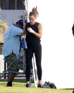 jennifer-garner-does-some-boxing-on-the-set-of-the-last-thing-he-told-me-11-14-2024-0.jpg