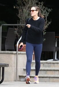 jennifer-garner-out-and-about-in-los-angeles-11-26-2024-0.jpg