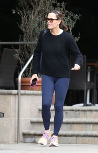 jennifer-garner-out-and-about-in-los-angeles-11-26-2024-1.jpg