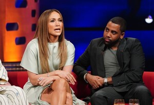 jennifer-lopez-at-graham-norton-show-11-08-2024-2.jpg