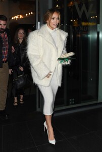 jennifer-lopez-leaves-a-private-screening-for-her-new-movie-in-london-11-05-2024-0.jpg
