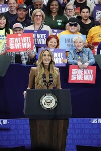 jennifer-lopez-speak-at-kamala-harris-rally-in-las-vegas-10-31-2024-5.jpg