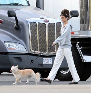 kaia-gerber-out-for-a-walk-with-her-dog-on-the-set-of-palm-royale-in-pasadena-11-05-2024-1.jpg