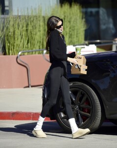 kaia-gerber-out-for-iced-matcha-in-los-angeles-11-07-2024-4.jpg
