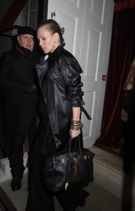 kate-moss-celebrates-new-zara-range-at-oswald-s-11-28-2024-7.thumb.jpg.f35a75e805213fc841cff8dd35896a3e.jpg
