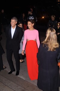 katie-holmes-arrives-at-2024-cfda-awards-in-new-york-10-28-2024-0.jpg