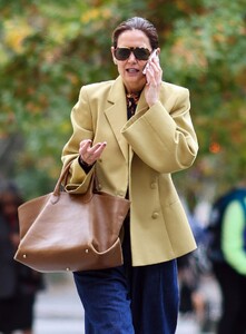 katie-holmes-heading-out-in-new-york-11-10-2024-1.jpg