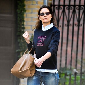 katie-holmes-out-and-about-in-new-york-10-30-2024-0.jpg