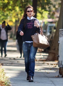 katie-holmes-out-and-about-in-new-york-10-30-2024-4.jpg