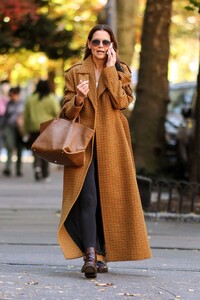 katie-holmes-out-and-about-in-new-york-11-02-2024-5.jpg