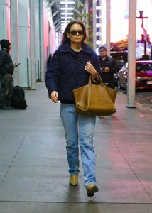 katie-holmes-out-and-about-in-new-york-11-16-2024-6.jpg
