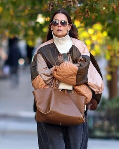 katie-holmes-out-and-about-in-new-york-city-11-13-2024-0.jpg