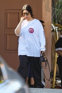kourteney-kardashian-leaves-lunch-in-los-angeles-09-06-2024-0.jpg