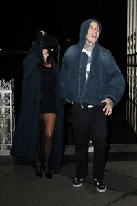 kourtney-kardashian-and-travis-barker-at-dinner-date-at-eleven-madison-park-in-new-york-07-22-2024-6.jpg