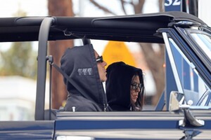 kourtney-kardashian-and-travis-barker-out-driving-in-k5-chevy-blazer-in-calabasas-04-26-2024-6.thumb.jpg.3a4ab274a711ae57cd9d53c34de254f6.jpg