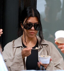 kourtney-kardashian-and-travis-barker-out-in-new-york-07-22-2024-1.jpg