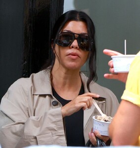 kourtney-kardashian-and-travis-barker-out-in-new-york-07-22-2024-2.jpg