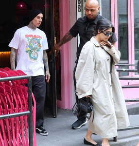 kourtney-kardashian-and-travis-barker-out-in-new-york-07-22-2024-5.jpg