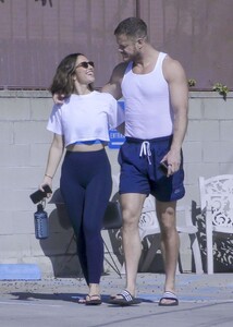 minka-kelly-and-dan-reynolds-heading-to-pilates-class-in-los-feliz-11-05-2024-8.jpg