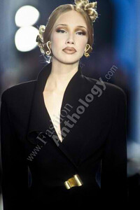 mugler_ww93.thumb.jpg.083e47b5d12473031d4e14406b88850d.jpg