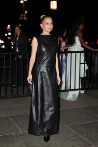 nicole-richie-arrives-at-cfda-awards-in-new-york-10-28-2024-4.jpg
