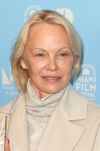 pamela-anderson-at-mdc-s-miami-film-festival-gems-at-regal-south-beach-in-miami-beach-11-03-2024-4.jpg
