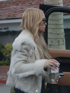 rachel-zoe-out-at-beverly-glen-center-11-24-2024-0.jpg
