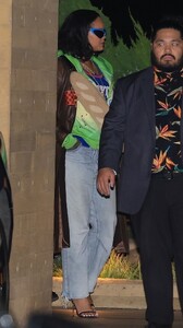 rihanna-out-for-dinner-with-friends-and-family-at-nobu-in-malibu-11-13-2024-5.jpg