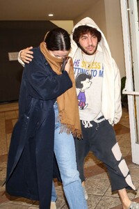 selena-gomez-and-benny-blanco-leaves-dinner-date-at-sushi-park-in-west-hollywood-11-06-2024-3.jpg