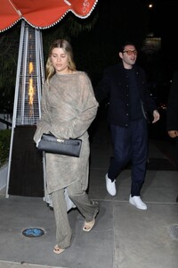 sofia-richie-and-hubby-elliot-grainge-arrives-at-the-birds-street-club-in-west-hollywood-11-08-2024-6.jpg