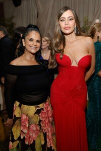 sofia-vergara-stuns-in-dolce-gabbana-at-emmy-afterparty-a-style-revelation-3.jpg