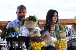 victoria-and-david-beckham-on-their-holiday-in-nerano-07-27-2024-2.jpg