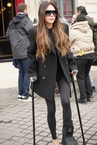 victoria-beckham-and-her-family-leaves-their-hotel-in-paris-03-03-2024-0.thumb.jpg.1c9f735c2da9ff1385d224e0624b31c5.jpg