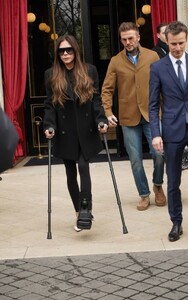 victoria-beckham-and-her-family-leaves-their-hotel-in-paris-03-03-2024-6.thumb.jpg.9ea0a48f7eebde796cf4d75c55c4cef0.jpg