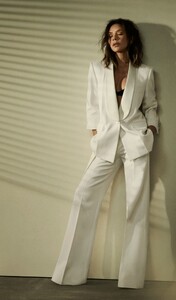 victoria-beckham-for-harper-s-bazaar-uk-december-2024-january-2025-0.jpg