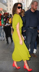 victoria-beckham-heading-to-vogue-forces-of-fashion-event-in-new-york-10-16-2024-5.jpg