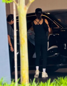 victoria-beckham-out-and-about-in-miami-beach-08-11-2024-6.jpg
