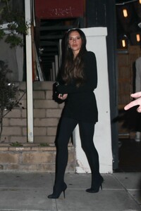 victoria-beckham-out-for-dinner-at-matsuhisa-in-beverly-hills-02-02-2024-6.thumb.jpg.6b52b58c8b02901a68c627155097b935.jpg