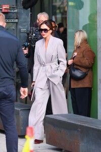 victoria-bekham-leaves-a-photoshoot-in-new-york-10-17-2024-5.jpg