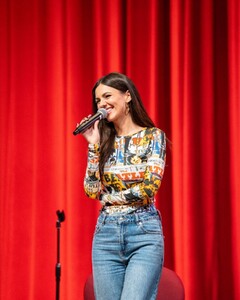 victoria-justice-at-oklahoma-state-speakers-board-event-in-stillwater-71343802816.thumb.jpg.53f9f5ab64d698defb1f65183de5f600.jpg