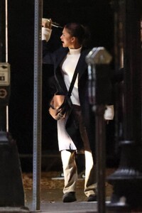 zendaya-and-robert-pattinson-filming-a-scene-in-boston-11-07-2024-2.jpg
