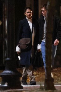zendaya-and-robert-pattinson-filming-a-scene-in-boston-11-07-2024-4.jpg