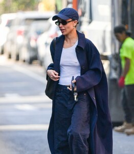 zoe-kravitz-out-and-about-in-new-york-10-30-2024-1.jpg