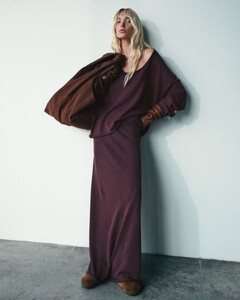 [2024.11.30] revolve_468844257_558178103681841_7295610902388766576_n.jpg