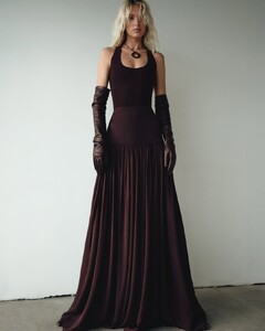 [2024.11.30] revolve_468939076_542267481939983_8467450388651430495_n.jpg