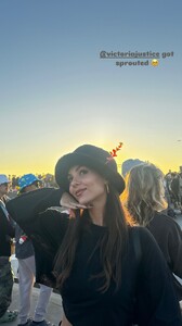 [2024.12.01] victoriajustice_katherine_laprell_469007609_1568472333784554_6879543392123650059_n.jpg